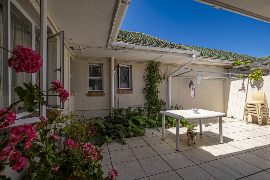13 Bedroom Property for Sale in Summerstrand Eastern Cape